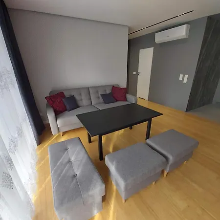 Urban Oasis With A Garage Apartmán