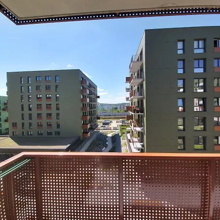 Urban Oasis With A Garage Krakkó