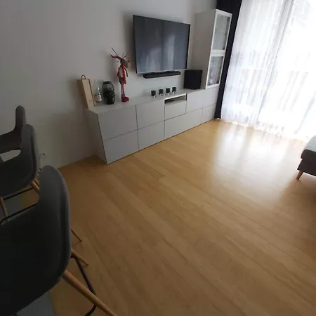 Urban Oasis With A Garage Lägenhet