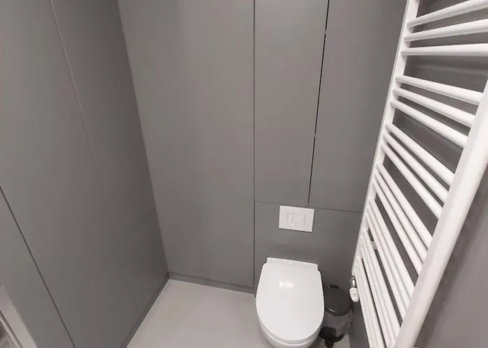 Urban Oasis With A Garage كراكوفيا