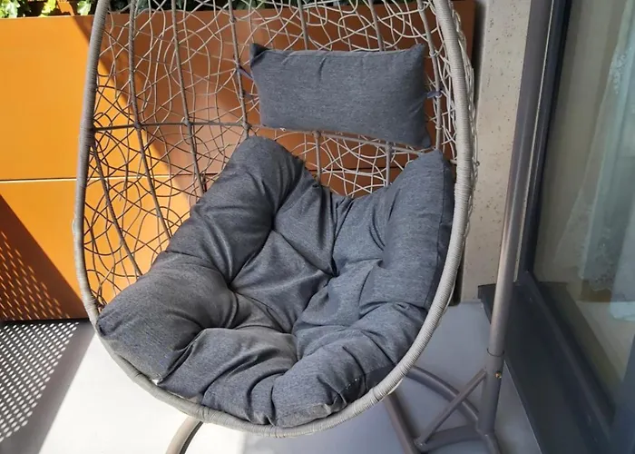 Urban Oasis With A Garage Lägenhet