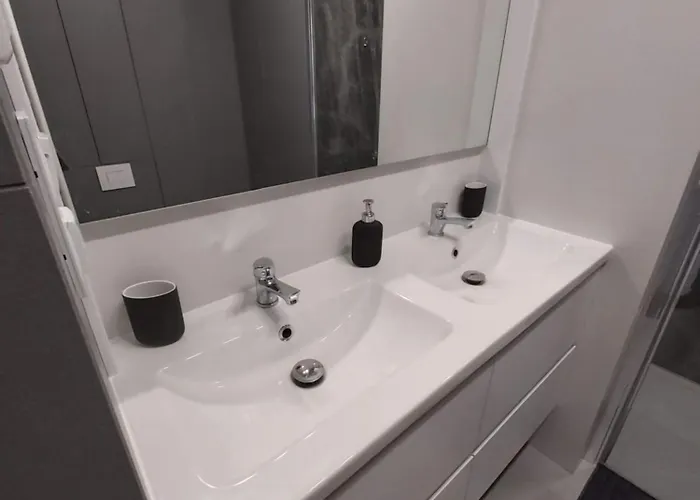 Urban Oasis With A Garage * Krakkó