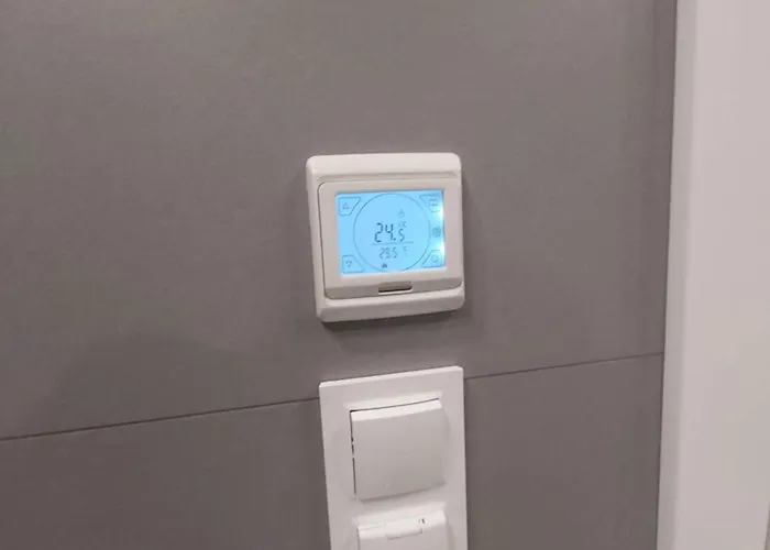 Urban Oasis With A Garage דירה *